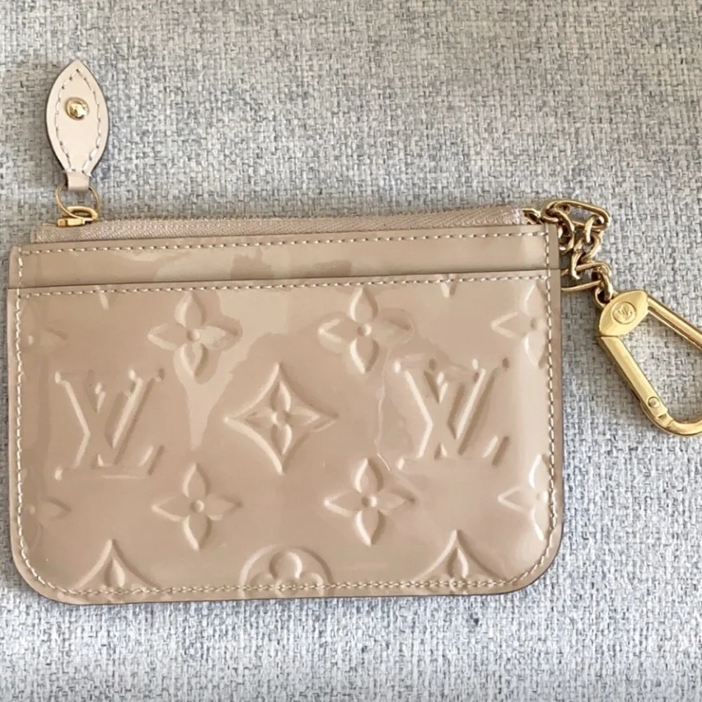 Authentic Beige Louis Vuitton Key Pouch - Picture 2 of 4